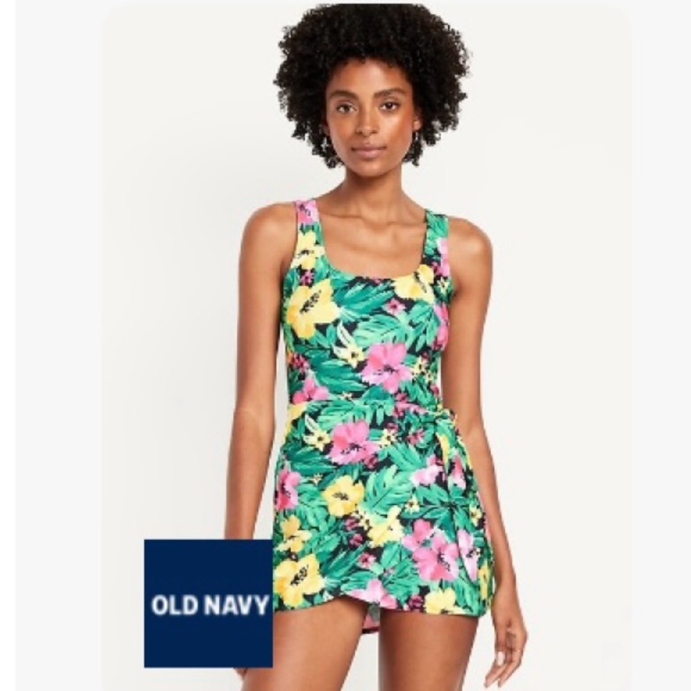 Old Navy swimsuit size Small